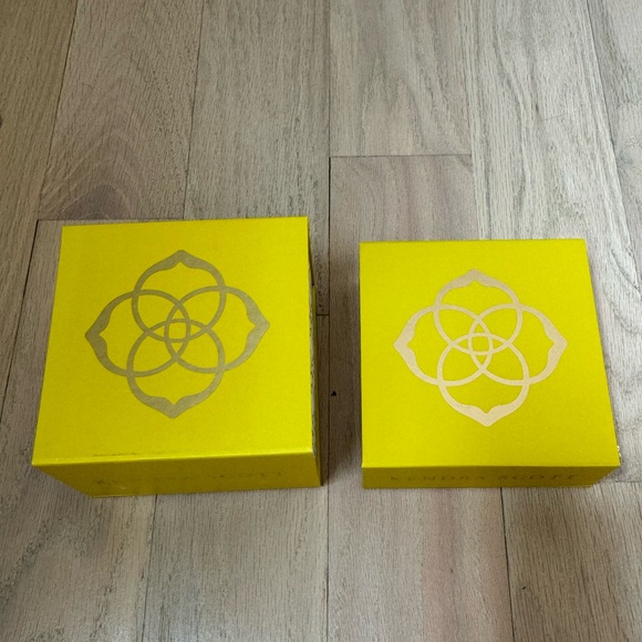 Kendra Scott Magnetic Empty Yellow Gift Box’s and pouch - Picture 7 of 7